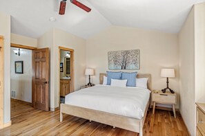 3 soverom, strykejern/-brett, reiseseng for barn og wi-fi (inkludert)