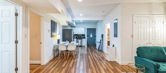 Elegant 2-bedroom apartment near Philadelphia Convention Center & Reading Market