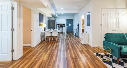 Elegant 2-bedroom apartment near Philadelphia Convention Center & Reading Market