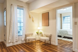 2 habitaciones, tabla de planchar con plancha, wifi y ropa de cama