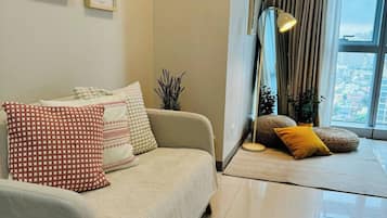 Apartment, 1 Bedroom, Accessible | Living area
