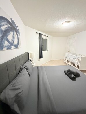 4 slaapkamers, een strijkplank/strijkijzer, wifi, beddengoed