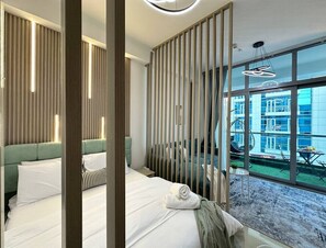 Desk, iron/ironing board, WiFi, bed sheets