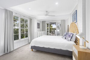 4 bedrooms, desk, iron/ironing board, free WiFi