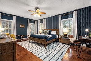 7 bedrooms, desk, iron/ironing board, travel cot - 7BR Sleeps 17 | Hot Tub, Sauna, Game + Movie Room (McGaheysville)