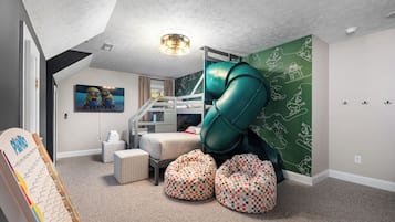 7 habitaciones, escritorio y tabla de planchar con plancha