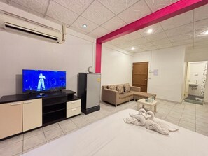 Deluxe Double Room | Desk, laptop workspace, free WiFi