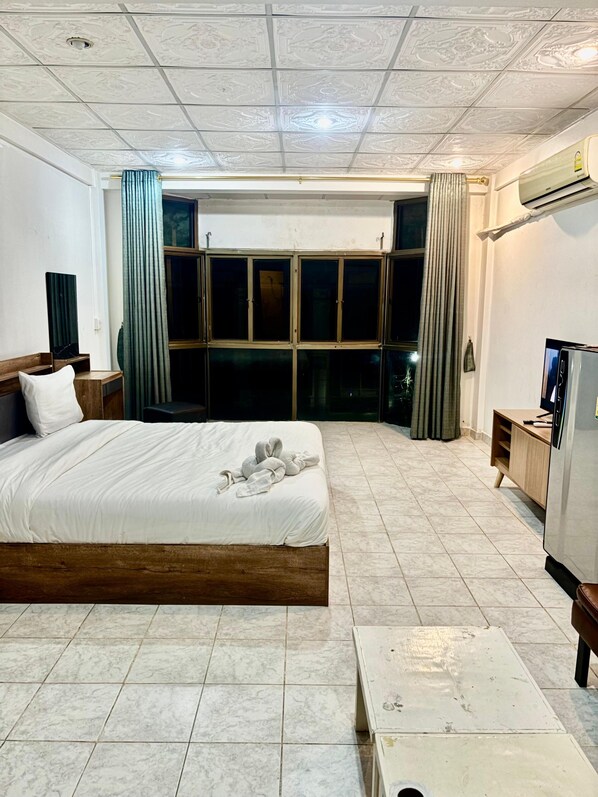 Deluxe Double Room | Desk, laptop workspace, free WiFi - Pattaya Charm (Pattaya)
