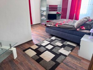 Apartment | 1 bedroom, bed sheets