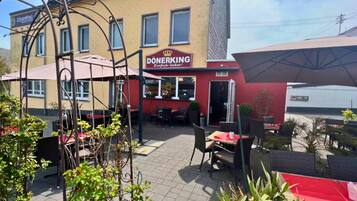 Apartment | Outdoor dining