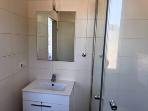Apartment | Bathroom | Towels - Apartment in Danma mit Gemeinschaftskuche (Laubach)