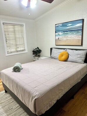 3 bedrooms, internet, bed sheets