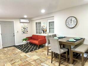 Dining - Cozy Vacation Home! (Anaheim)