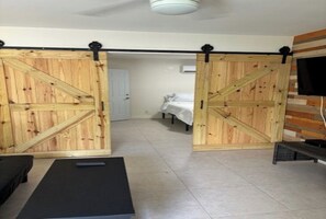 1 bedroom, free WiFi, bed sheets, wheelchair access - This 1 Bedroom suite has it all in a great location in Pompano Beach. (Pompano Beach)