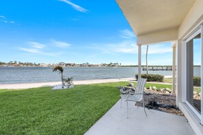 Terrace/patio - Charming 1-bedroom condo in enchanting Marco Island with AC (Marco Island)