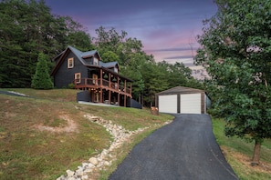 Exterior - Bourbon Country Cabin - Game Room, Fire Pit, and Hot Tub (Bardstown)