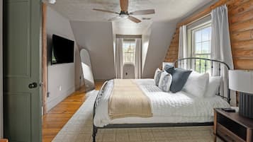 4 bedrooms, desk, iron/ironing board, free WiFi