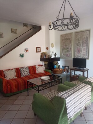 Télévision, cheminée