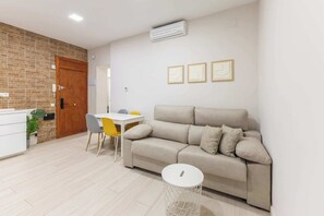 TV - Cuatro Caminos Apartment (Madrid)