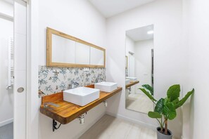 Hair dryer, towels - Cuatro Caminos Apartment (Madrid)