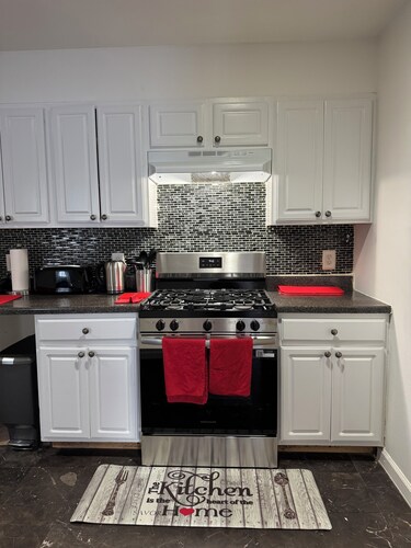 Cityscape Retreat In Jersey City. Spacious apt for short and long term stay.