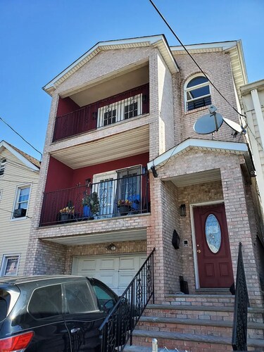 Cityscape Retreat In Jersey City. Spacious apt for short and long term stay.