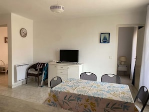 Apartment | Dining