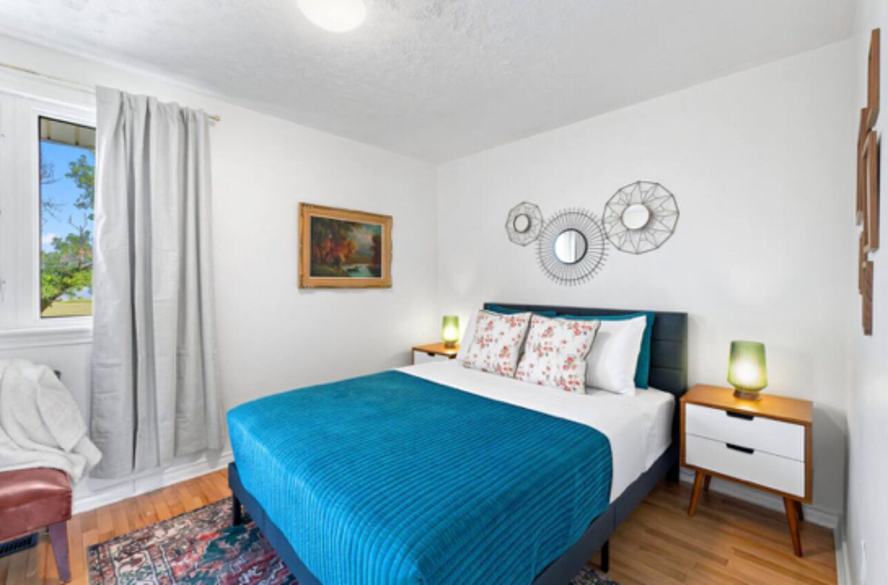 2 makuuhuonetta, silitysrauta/-lauta, ilmainen Wi-Fi, vuodevaatteet