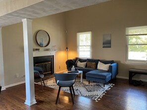 TV - Walk to Beach! Spacious 4-bedroom house in charming Norfolk-this home has it ALL (Norfolk)