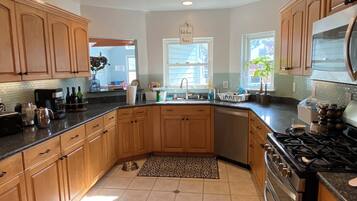 Micro-ondes, four, plaque de cuisson, lave-vaisselle