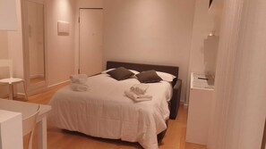 1 bedroom, iron/ironing board, Internet