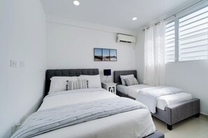 3 bedrooms, desk, iron/ironing board, free WiFi
