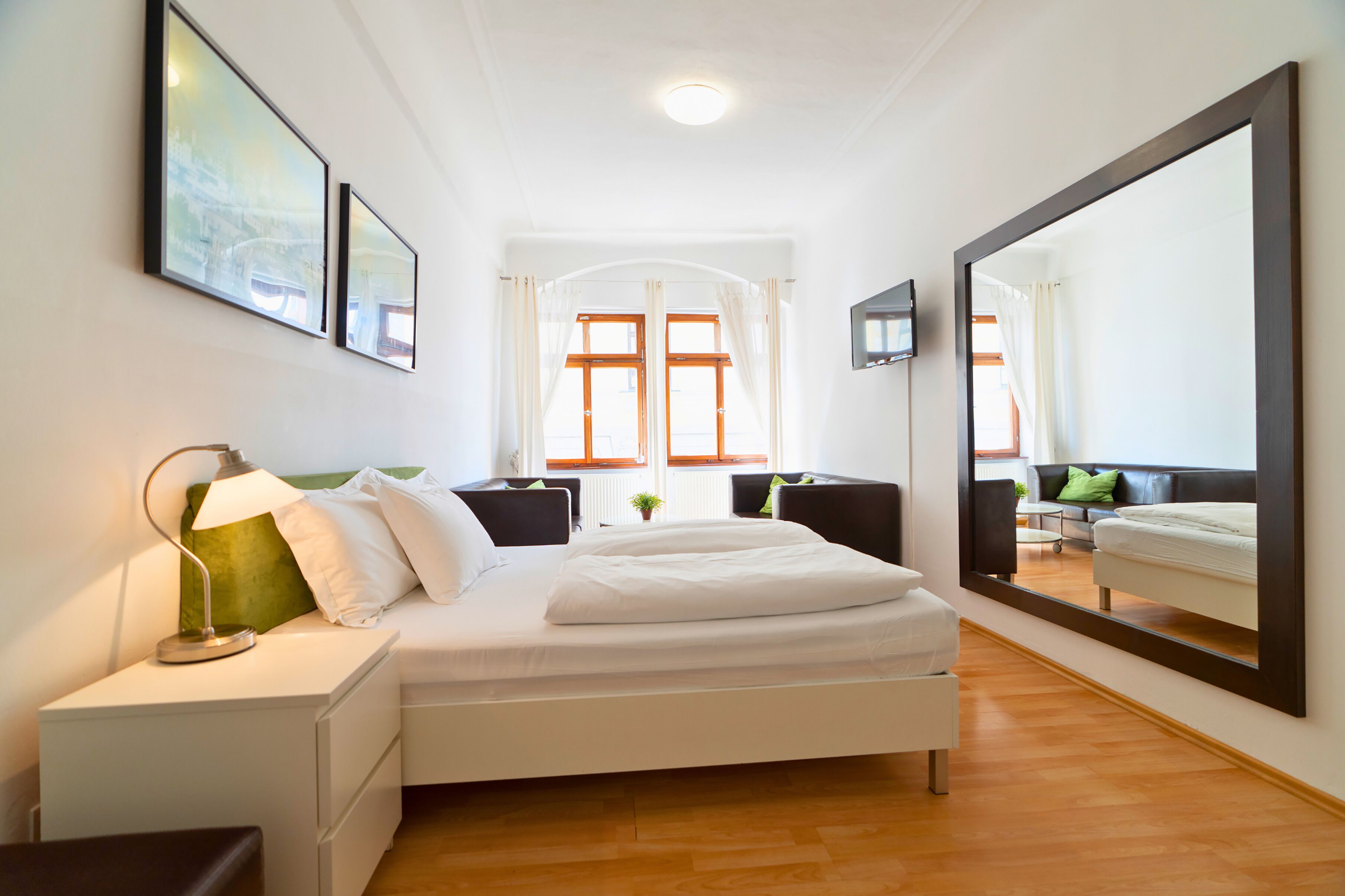 Premium-Doppelzimmer, Stadtblick | Schreibtisch, laptopgeeigneter Arbeitsplatz, Bügeleisen/Bügelbrett