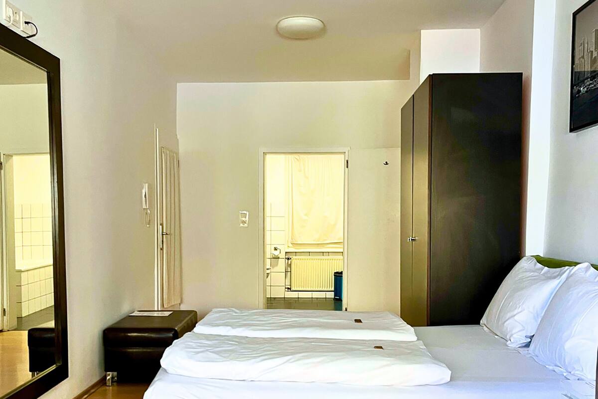 Habitación clásica, vistas a la ciudad | Escritorio y espacio para trabajar con un portátil