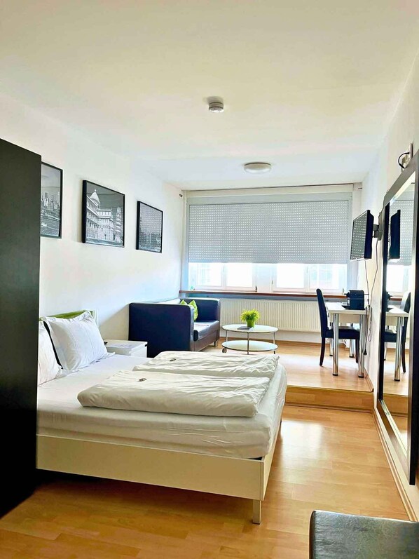 スーペリア ダブルルーム シティビュー | デスク、ノートパソコン用作業スペース、アイロン / アイロン台、WiFi (無料)