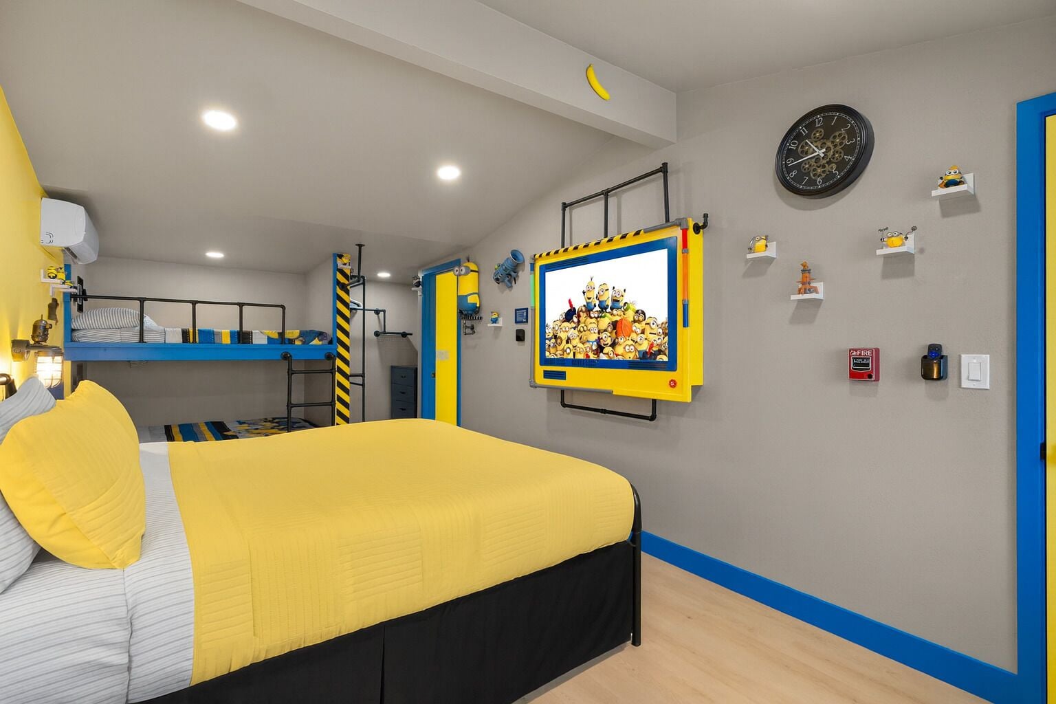 5 Schlafzimmer, Schreibtisch, Bügeleisen/Bügelbrett, Reisekinderbett