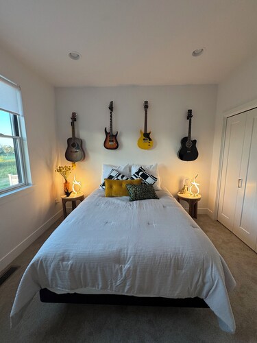 Welcome to Lucky 13 • Luxurious, private escape on Lake Hills Golf Course.