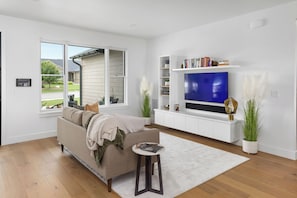 Smart TV, fireplace, stereo