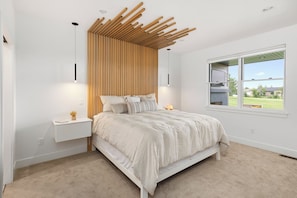 3 bedrooms, free WiFi, bed sheets, wheelchair access - Welcome to Lucky 13 • Luxurious, private escape on Lake Hills Golf Course. (Billings)