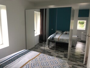 3 chambres, fer et planche à repasser, accès Internet, draps fournis