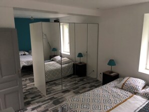 3 bedrooms, iron/ironing board, Internet, bed sheets