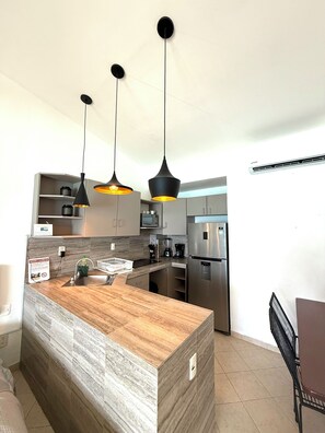 Microwave, stovetop - Beautiful beachfront apartment with access to the hotel's facilities (Cancún)