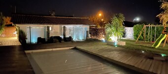 Family home - Sleeps 10 - Heated pool - Air conditioning