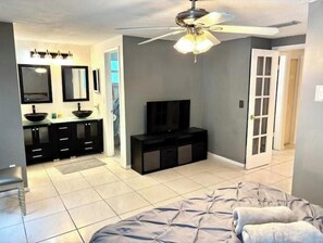 4 bedrooms, iron/ironing board, free WiFi, bed sheets
