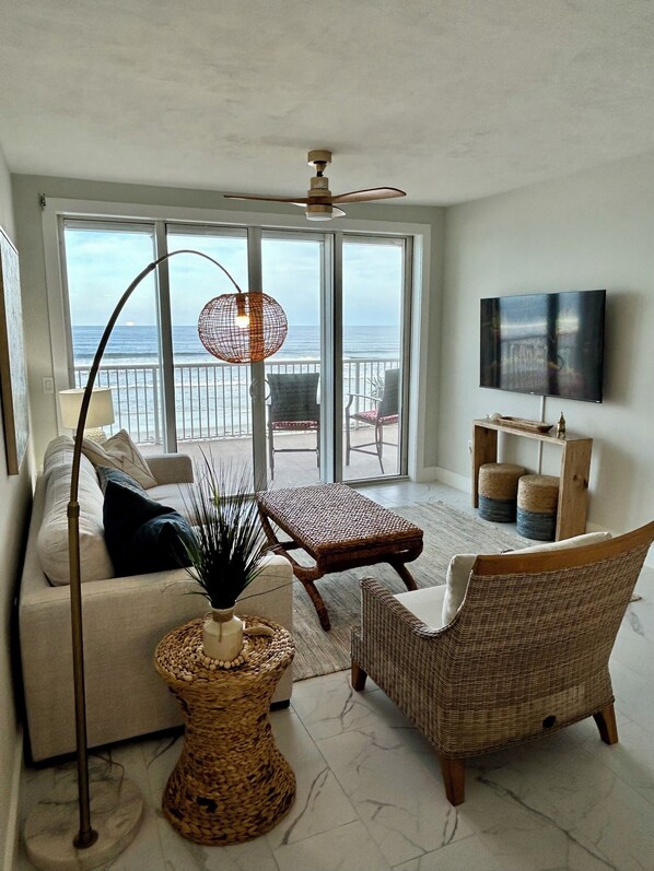 Smart TV - Newly, renovated, modern, OCEANFRONT 2 bedroom, 2 bathroom with 25 ft balcony (Port Orange)