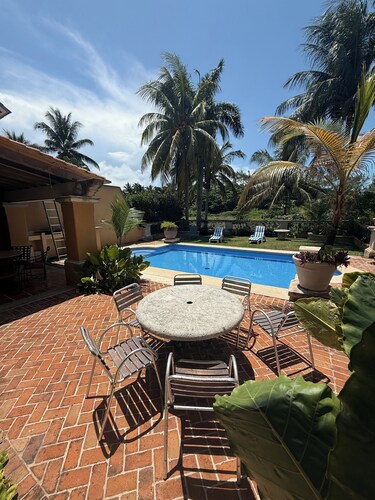 Impressive colonial house in hotel zone with private swimming pool