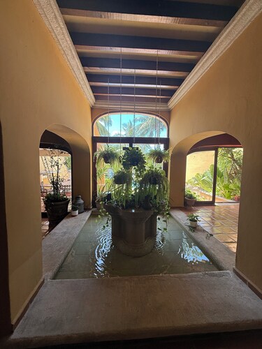 Impressive colonial house in hotel zone with private swimming pool