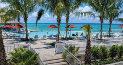 Breath taking OCEAN FRONT 5L Bimini Cove just steps from pool & Tiki bar