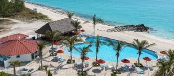 Breath taking OCEAN FRONT 5L Bimini Cove just steps from pool & Tiki bar