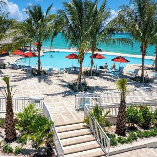 Breath taking OCEAN FRONT 5L Bimini Cove just steps from pool & Tiki bar